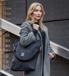 Schwarze Tasche aus Öko-Wildleder 