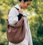 Große Beuteltasche aus Öko-Wildleder in Rotbraun