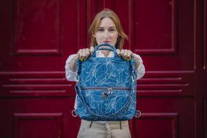 Bag / backpack 2 in 1 made of blue velor