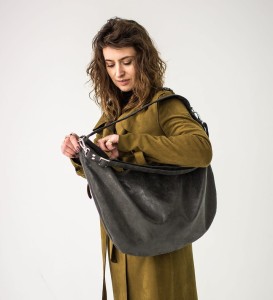 Brown bag made of eco suede to be worn on the shoulder or crossbody I (1)