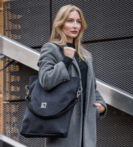 Schwarze Tasche aus Öko-Wildleder 