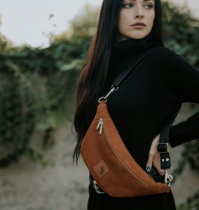 Rotbraune Nierenbeuteltasche aus wasserabweisendem Nubuk