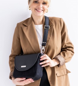 Umhängetasche- schwarze hufeisenförmige Tasche mit schwarzem Vorderteil
