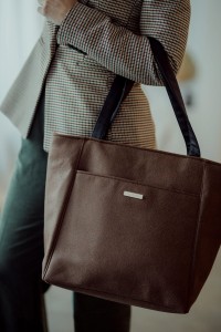 Shopper Tasche aus geprägtem Polster-Nubuk in Schokolade