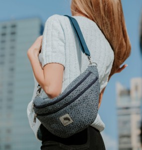 Bauchtasche XL aus gewebtem Stoff- Recycling-Melange- dunkelblau