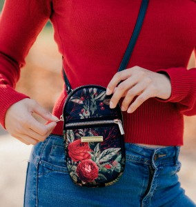Handytasche – Muster- rote Rosen und Bienen