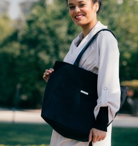 Shopper Tasche aus geprägtem Polster-Nubuk in Schwarz