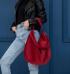 Beuteltasche aus Velours dunkelrot
