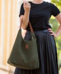 Hobo Tasche aus Polster-Nubuk in Khaki mit braunem Henkel